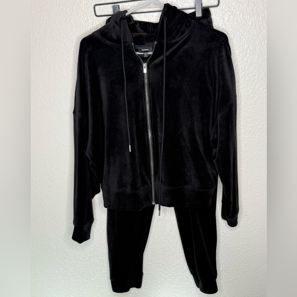 Express Women’s Velour 2piece Matching Set Size XS Black NWOT - Picture 1 of 4